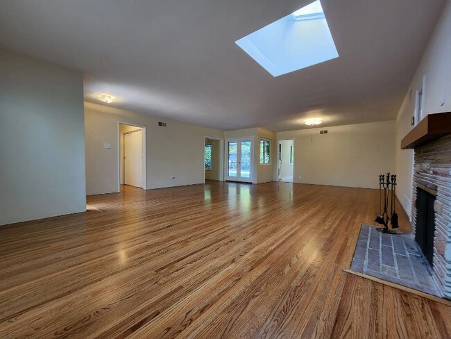 Foto del edificio - 4088 Laguna Way