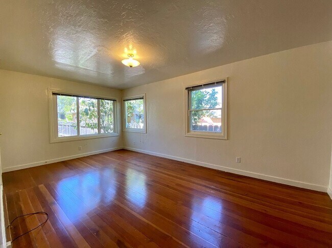 Foto del edificio - 2137 Oak St