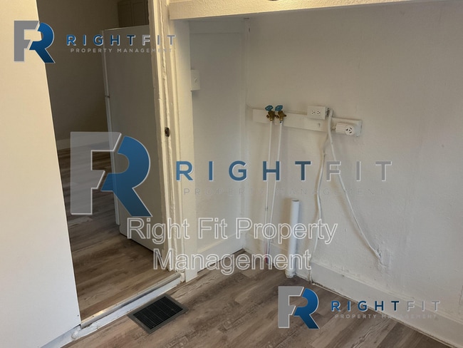 Building Photo - 809 Maple St