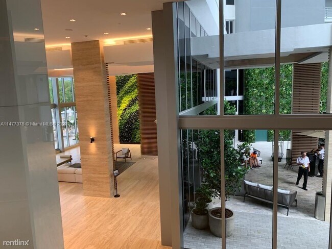 Foto del edificio - 3 br, 3 bath House - 16385 Biscayne Blvd U...