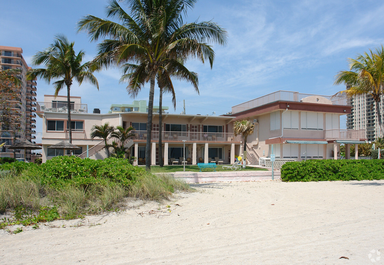 Building Photo - Casa La Playa