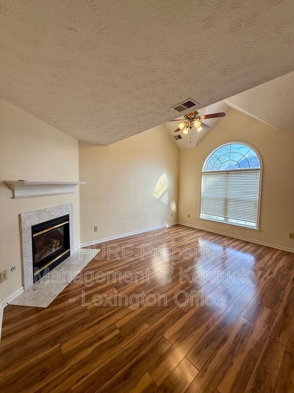 Foto del edificio - 253 Shoreside Dr