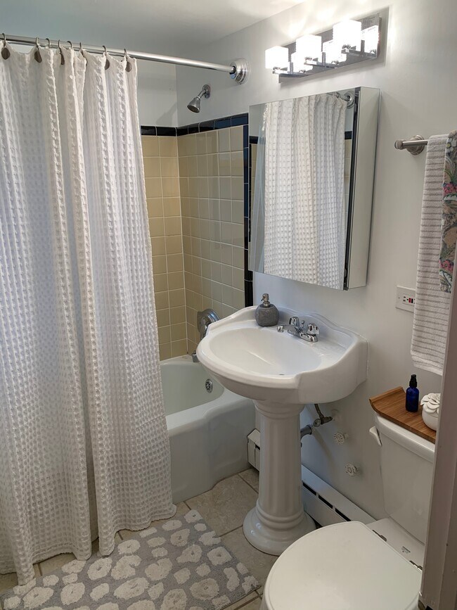 Bath - 2315 Central St