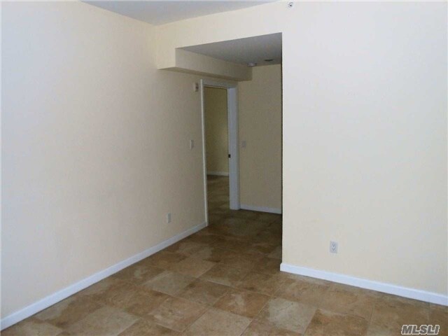 Building Photo - 39 Mineola Blvd