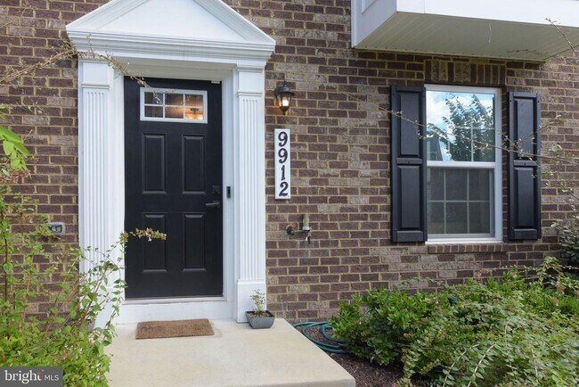Building Photo - 9912 Vista Pointe Dr