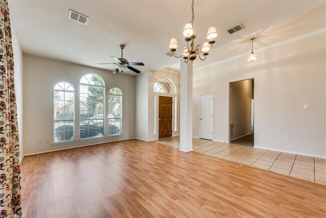 Foto del edificio - 1440 Woodmont Dr