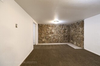 Building Photo - 1215 E 16th St
