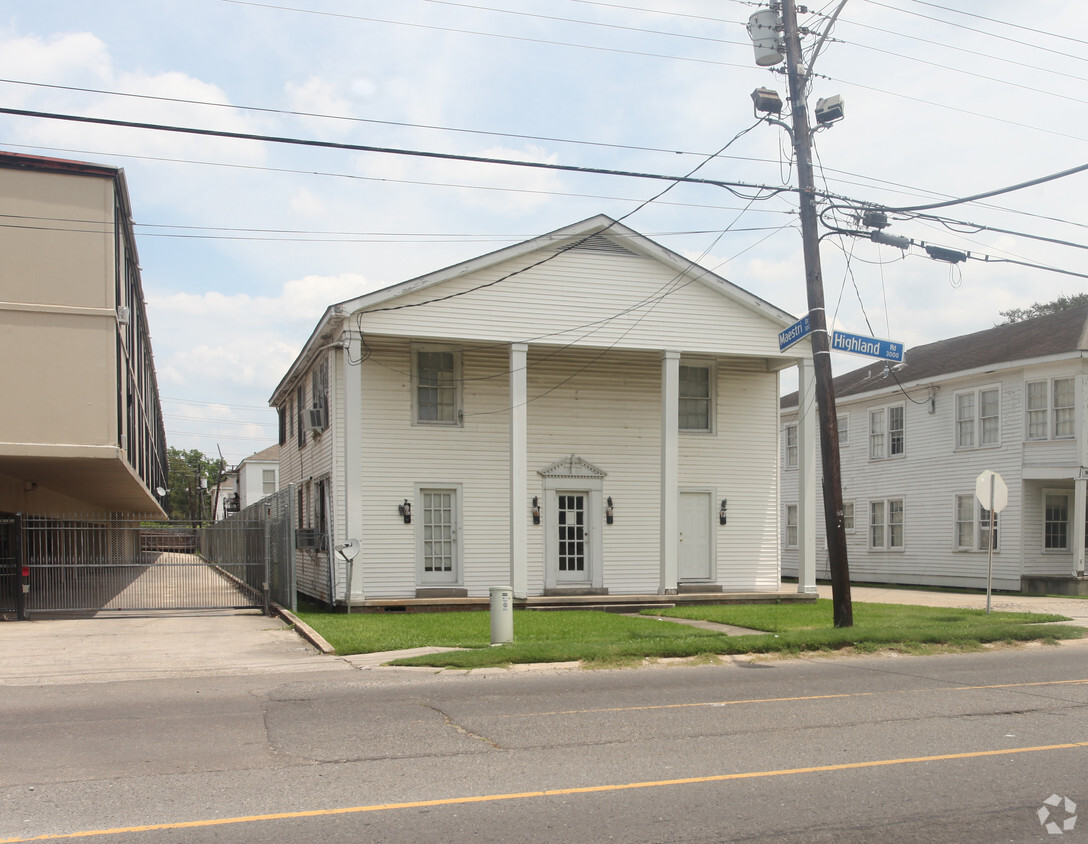 Building Photo - 3029 Highland Rd