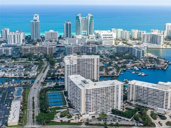 Foto del edificio - 600 Three Islands Boulevard