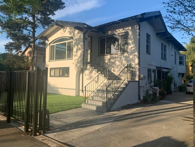 Main Entry - 1817 6th St