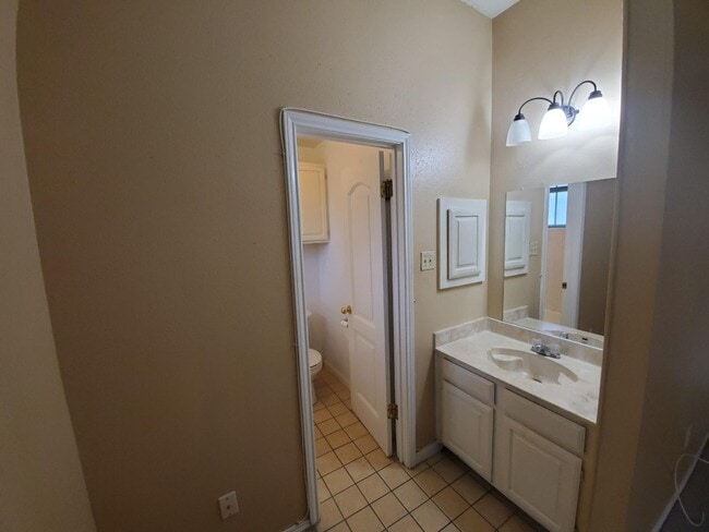 Building Photo - 2501 Cedar Ln