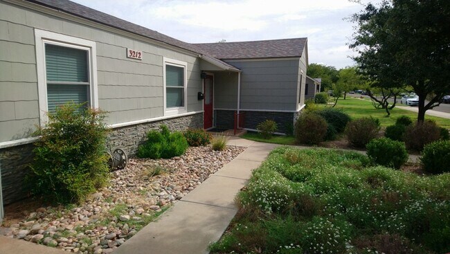 Building Photo - Immaculate renovated Mid Century with all ...
