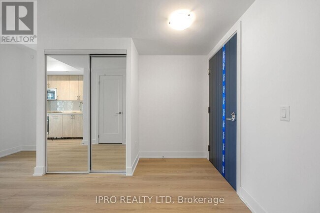 Photo du bâtiment - 2545-2545 Simcoe St N