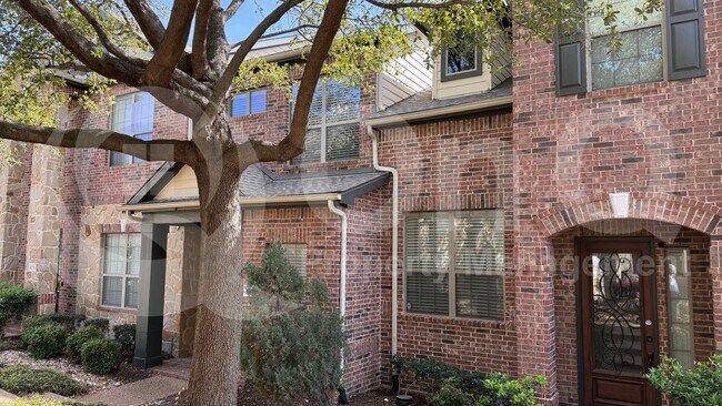 Foto del edificio - 4233 Swan Forest Dr
