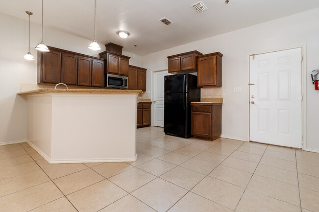 Building Photo - 1303 W Fig Ave