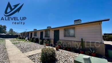 Building Photo - 5752 E 28th St