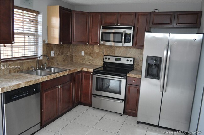 Foto del edificio - 6100 SW 130th Ave