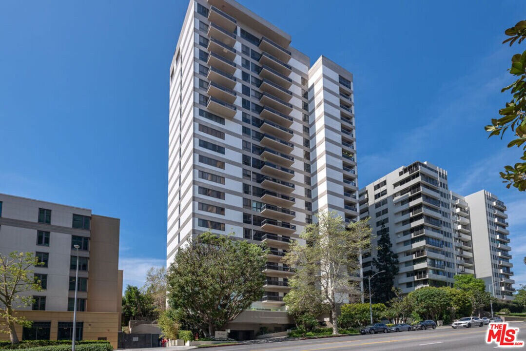 Foto principal - 10445 Wilshire Blvd