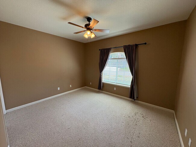 Foto del edificio - Beautiful NW Visalia home in an establishe...