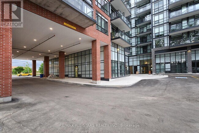 Photo du bâtiment - 681 Yonge St