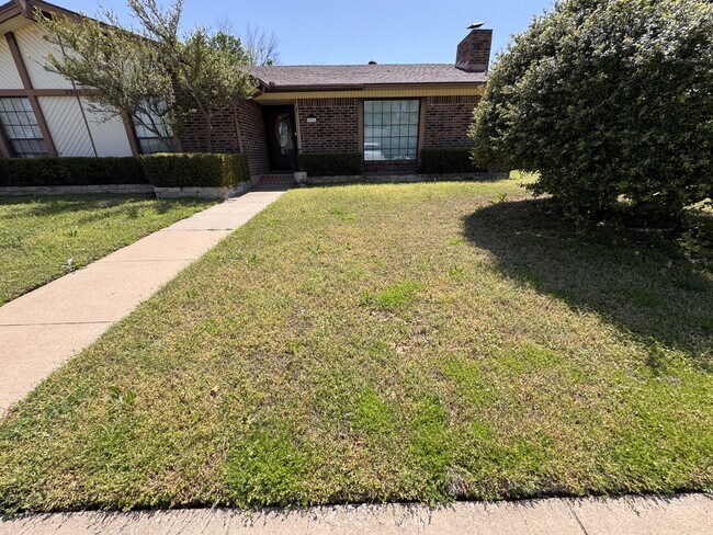 Building Photo - 2301 Perrin Dr