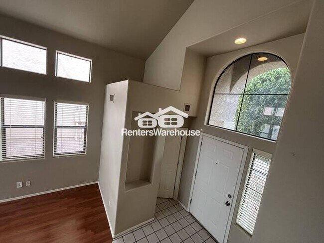 Foto del edificio - Modern comfort in the gated community of Villas at Red Mountain!