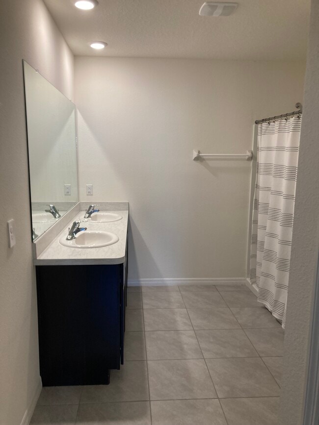 Building Photo - 5121 Sultana Cv