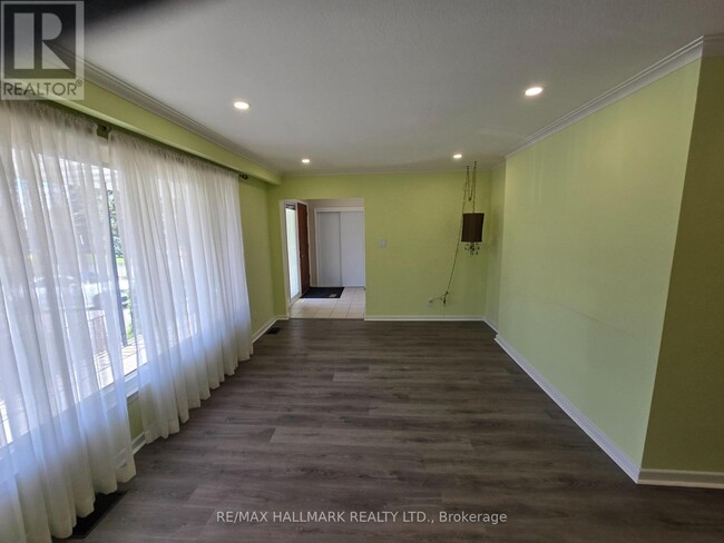 Building Photo - 11 Bowerbank Dr