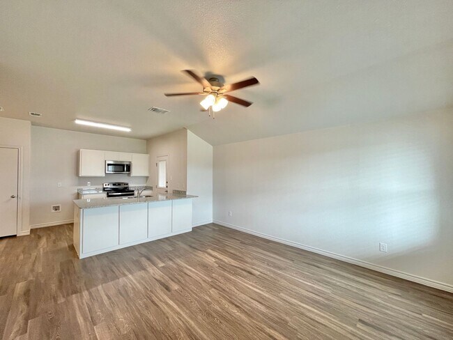 Building Photo - 1806 Clovis Dr
