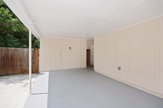 Foto del edificio - 6510 Corona Dr
