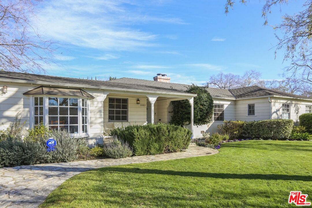 Foto principal - 11951 Landale St