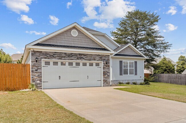 Foto del edificio - Well-Maintained 3 Bedroom, 2 Bath Home