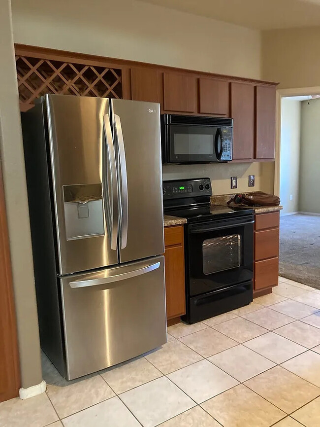 Building Photo - Stunning 2-bedroom 2-bathroom Condo