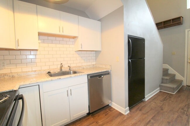 Photo - 1374 Bradley Drive Apartment