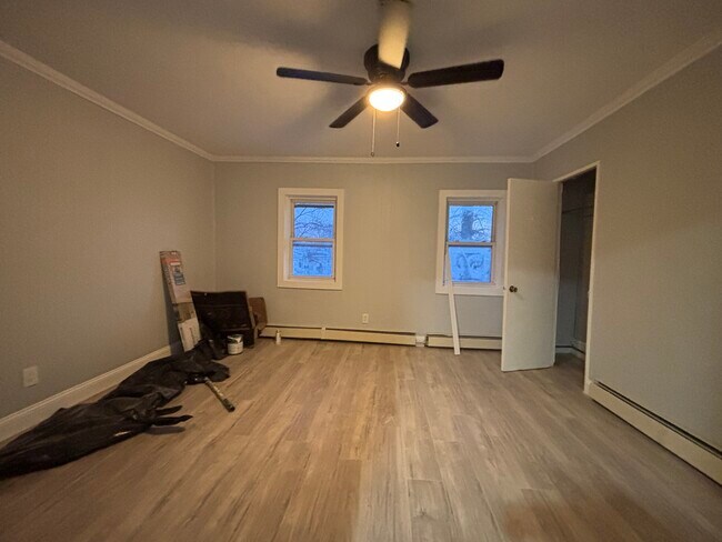 Dormitorio - 318 E 1st Ave