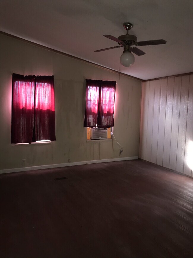Building Photo - Double-Wide Home