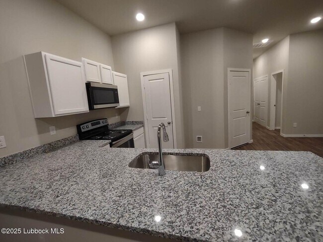 Foto del edificio - 2121 N Jayton Ave