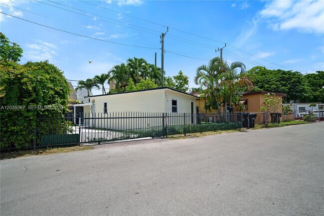 Foto del edificio - 2270 NE 135th Terrace