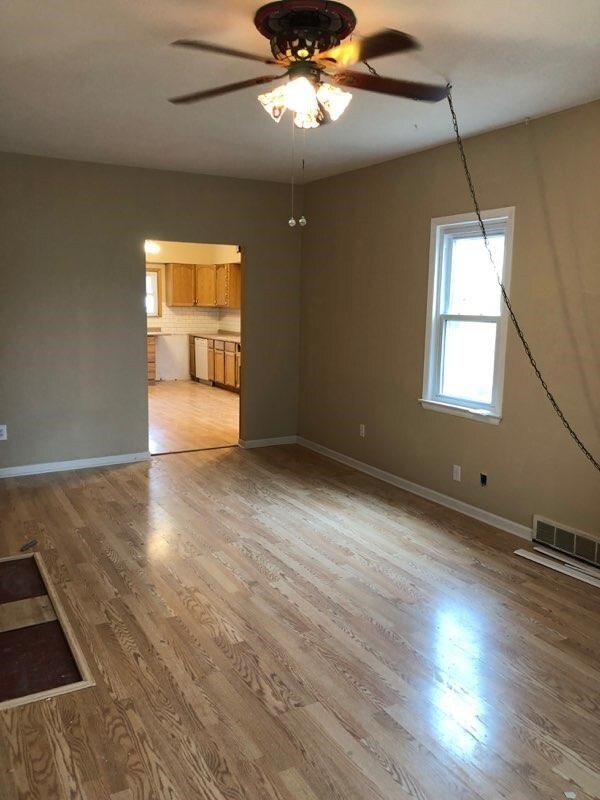 Building Photo - 1607 Myott Ave