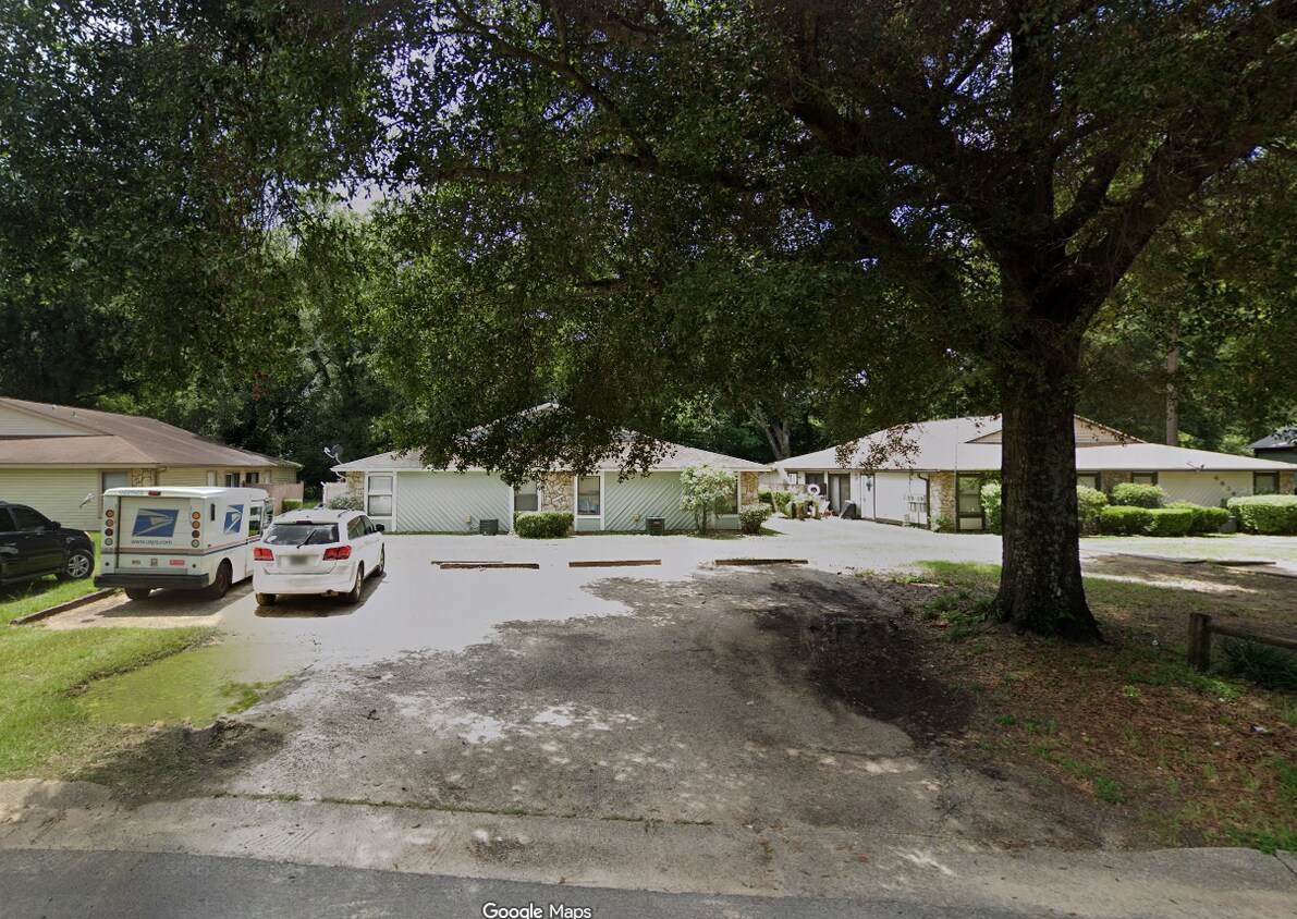 Foto del edificio - 6831 Tiki Ln
