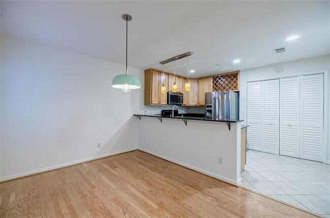 Building Photo - 1445 Monroe Dr NE