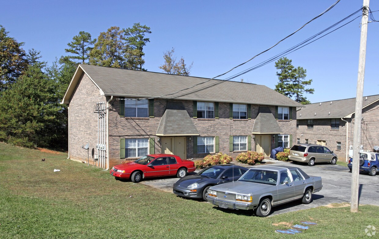 Primary Photo - 400-406 Pine Ridge Dr