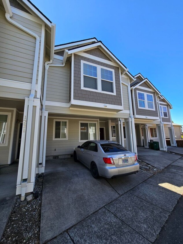 Primary Photo - Charming 2-Bedroom Retreat in Prime Hillsb...