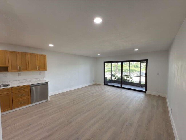 Foto del edificio - 9001 Jacaranda Ln