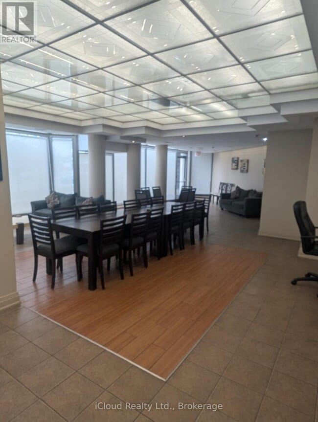 Building Photo - 400 Webb Dr