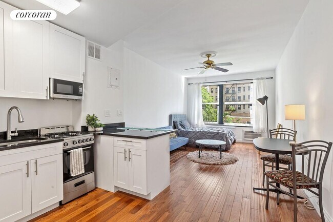 Building Photo - 304 E 73rd St