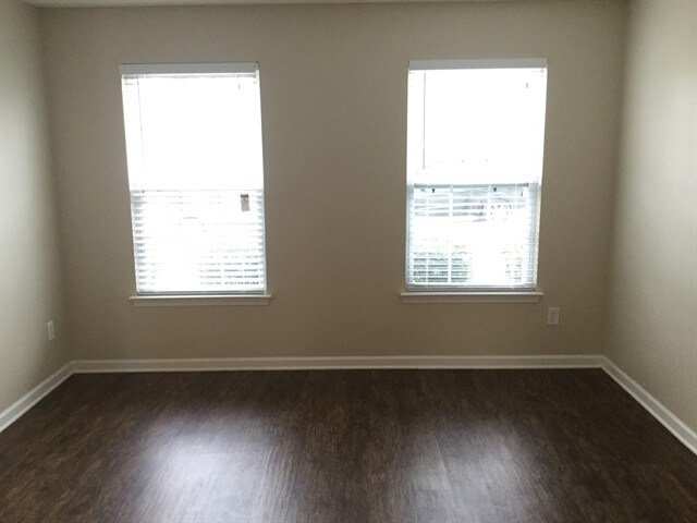 Foto del edificio - 4897 Bryant Dr
