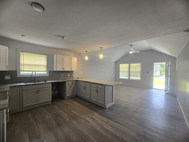 Foto del edificio - 4939 Woodland Ave