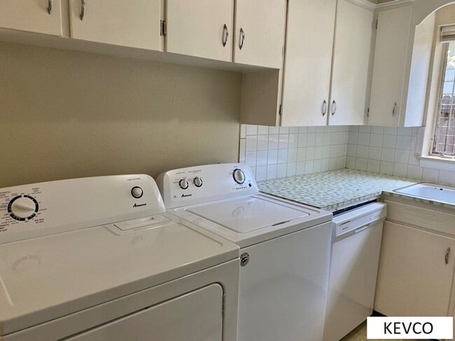 Building Photo - Large Backyard, Close to CSU!