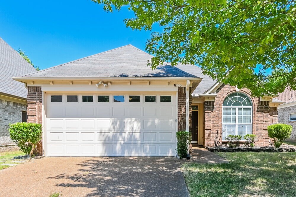 Foto principal - 8100 Port Douglas Dr